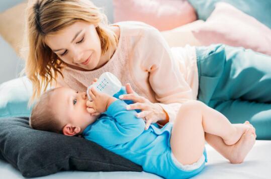 宝宝转奶期可补充妈咪爱益生菌,防治转奶